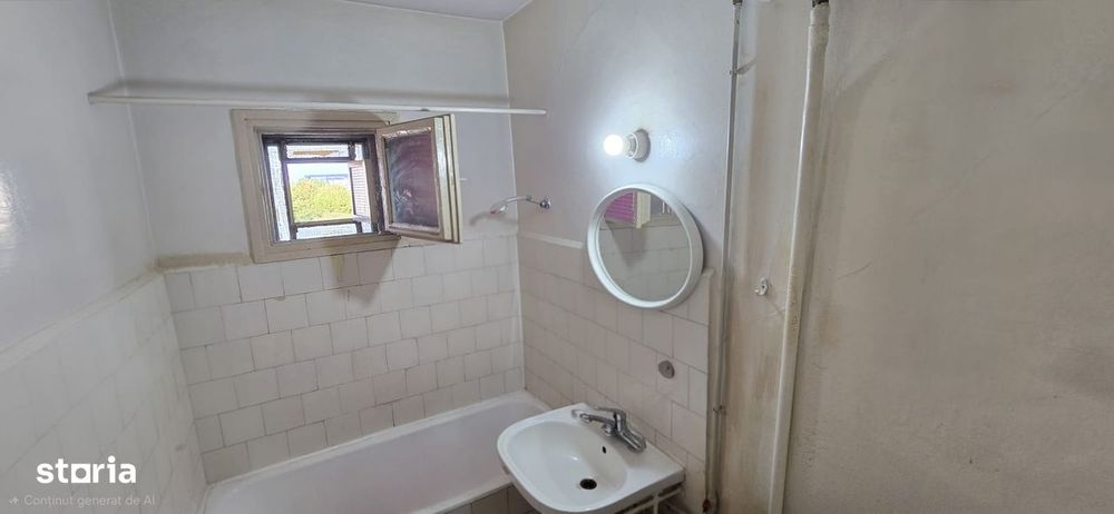 De vanzare - Apartament semidecomandat Piata Progresul