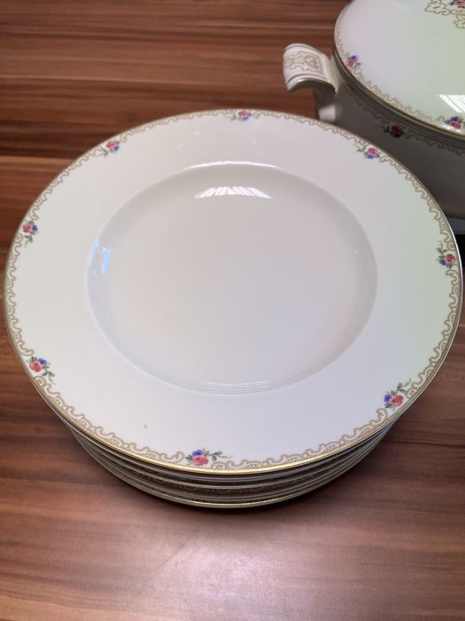Винтидж порцеланов сервиз за хранене