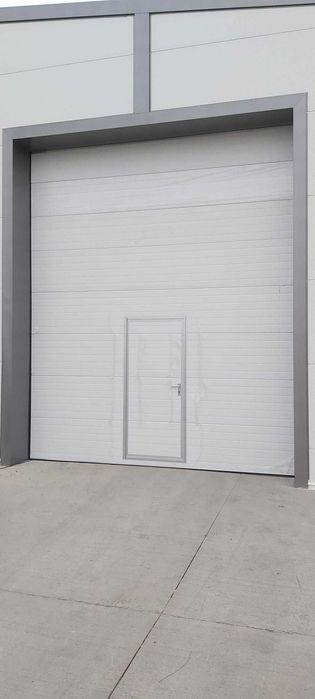 Usa sectionala izolata industriala 3500/3500 cu actionare lant