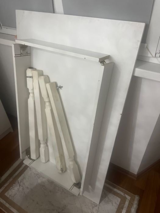 Продам стол с 4 табуретками