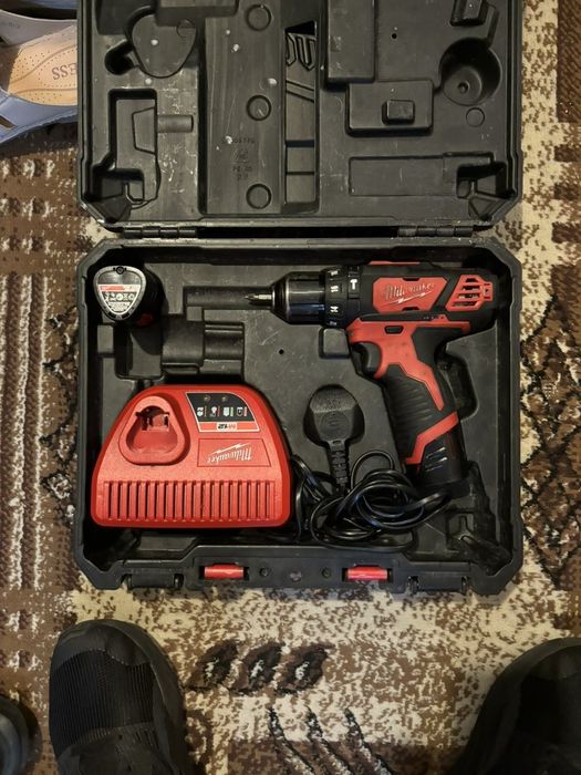 Бормашина винтоверт ударен  Milwaukee M12BPD