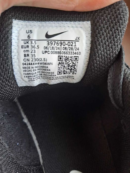 Маратонки Nike номер 36.5 и спортен екип Nike ръст 137 см