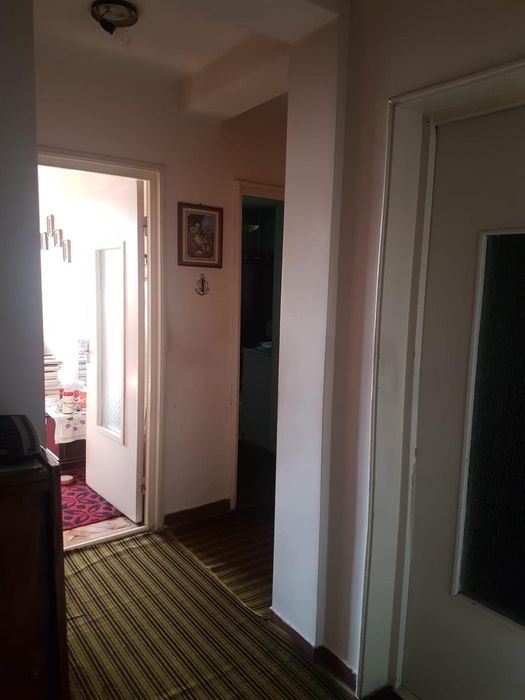 Apartament 3 camere zona 1 mai vizavi de biserica Sf Ion