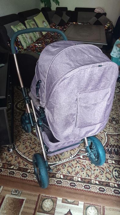 Детская коляска сотилади