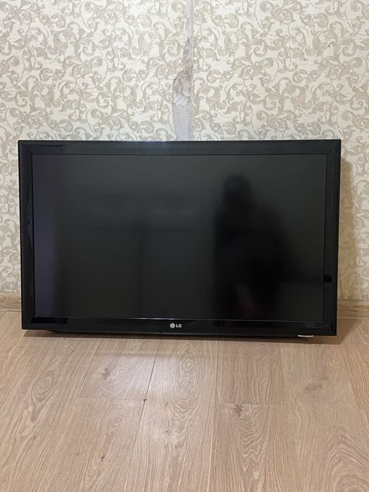 Телевизор LG, б/у, в отличном состоянии