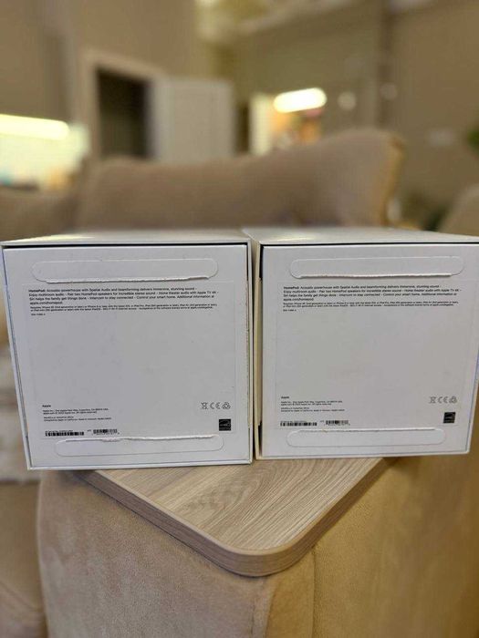 две Apple HomePods (белые)