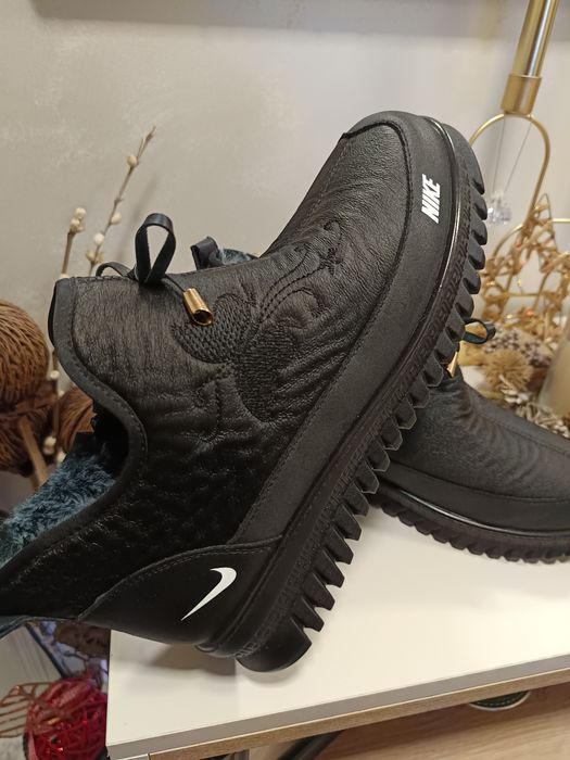 Дамски спортни боти