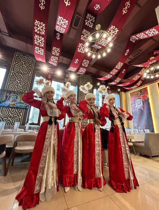 Танцы танцовщицы танцоры Бишилер хостес