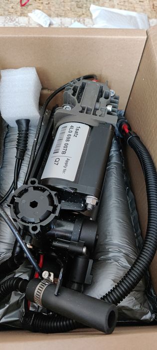 Компрессор пневмоподвески Туарег VW Touareg