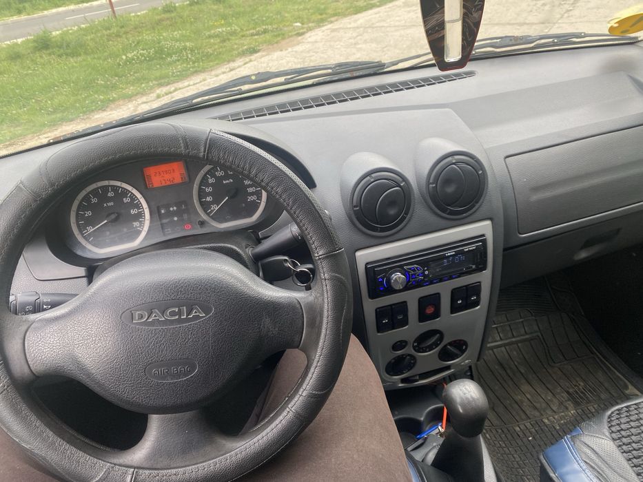Vand sau schimb dacia logan