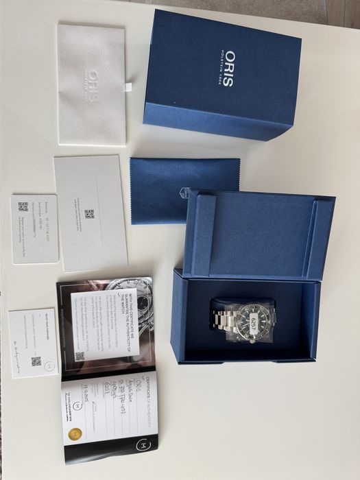 Oris Aquis 43.5mm Green Dial - Full Set