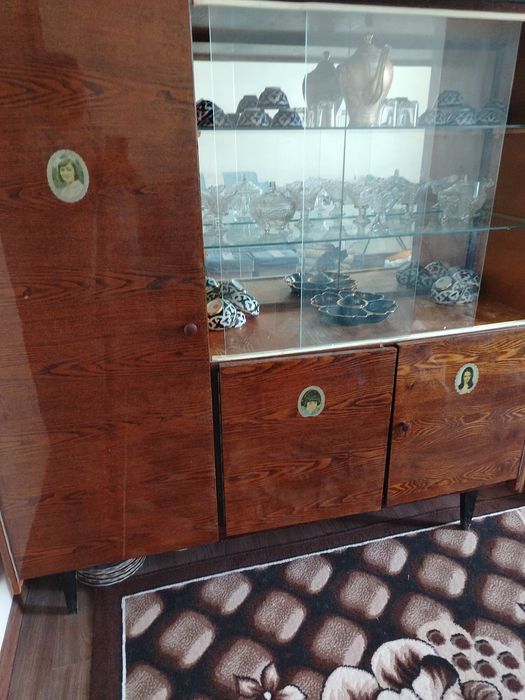 Мебель сервант сотилади