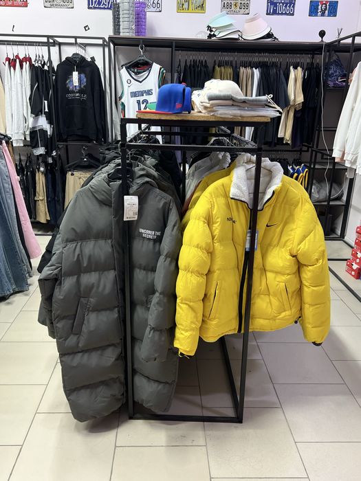 Стеллажи для магазина одежды