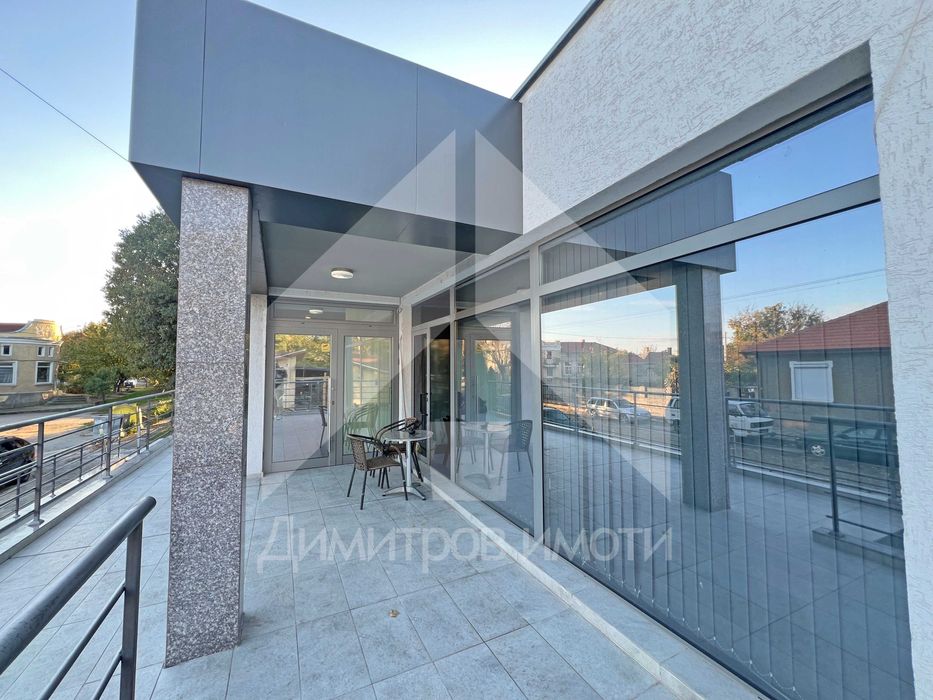 Продава двуетажен търговски обект - магазин в гр. Нови пазар.