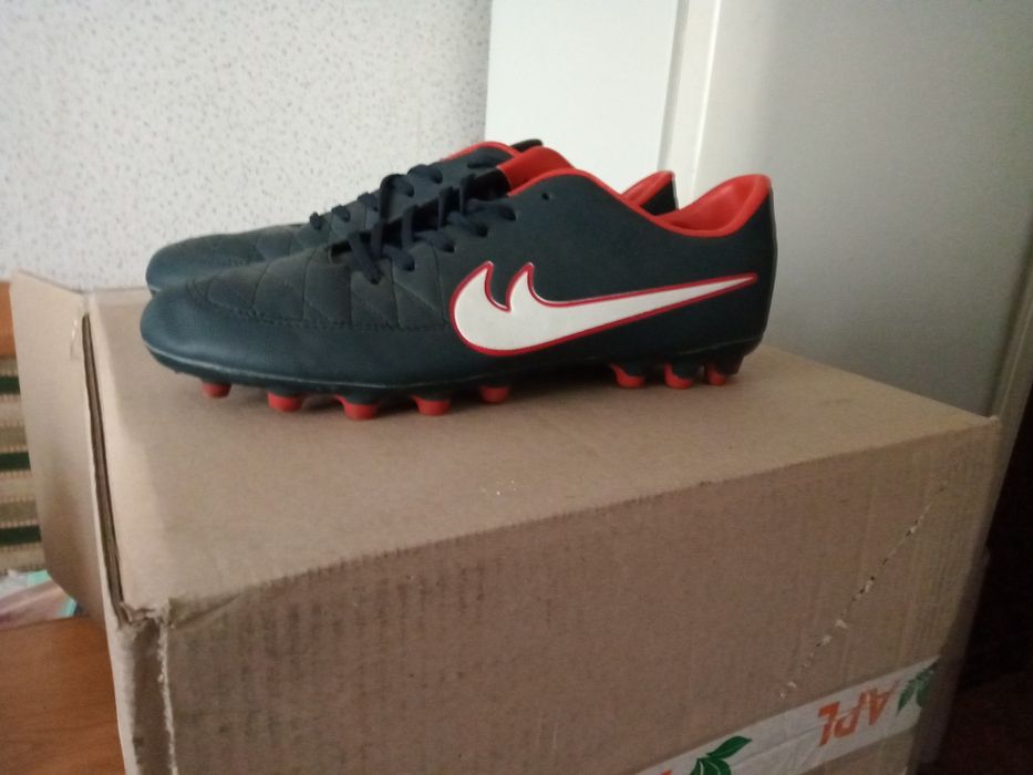 Бутсы новые продам