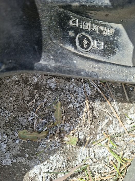 Продам диск на 16.Стоял на мазде.