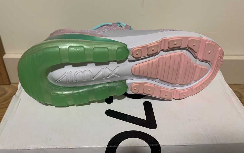 Оригинални нови дамски маратонки Nike Air Mx 270 налични номер 38