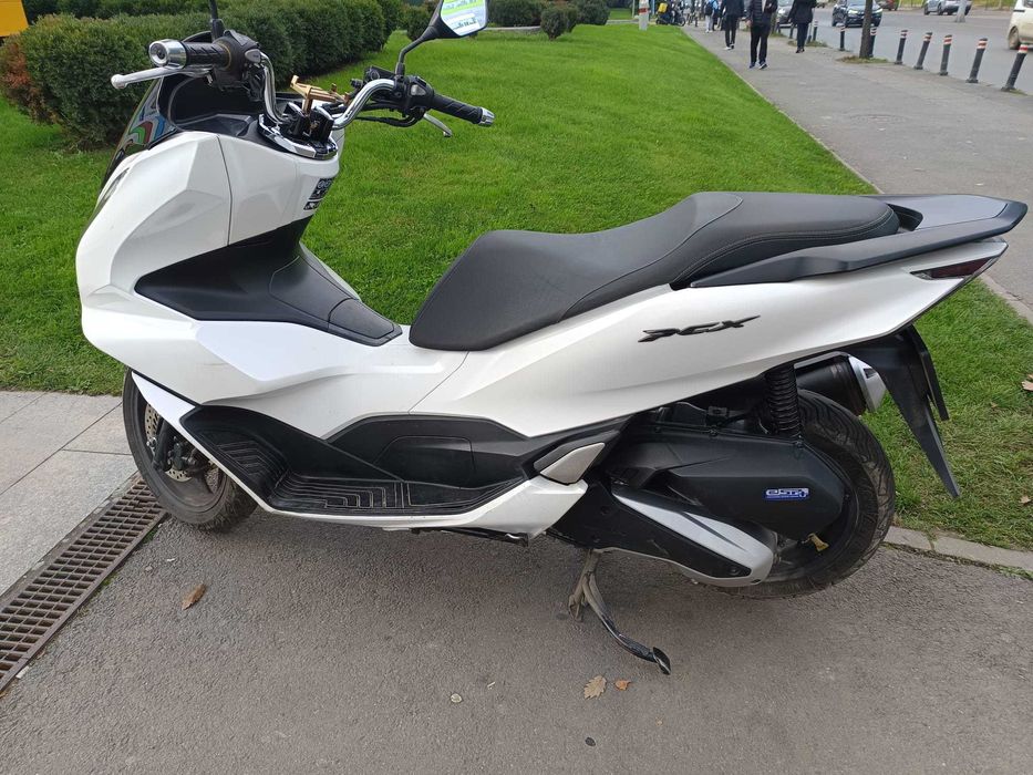 vand scuter HONDA PCX 125cmc 2023 alb 52000km
