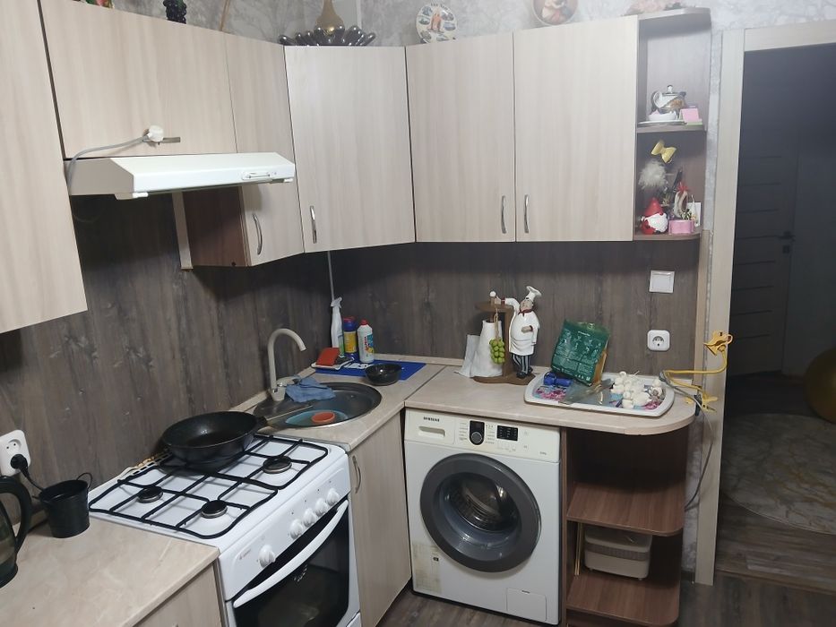 Продам кухню угловую