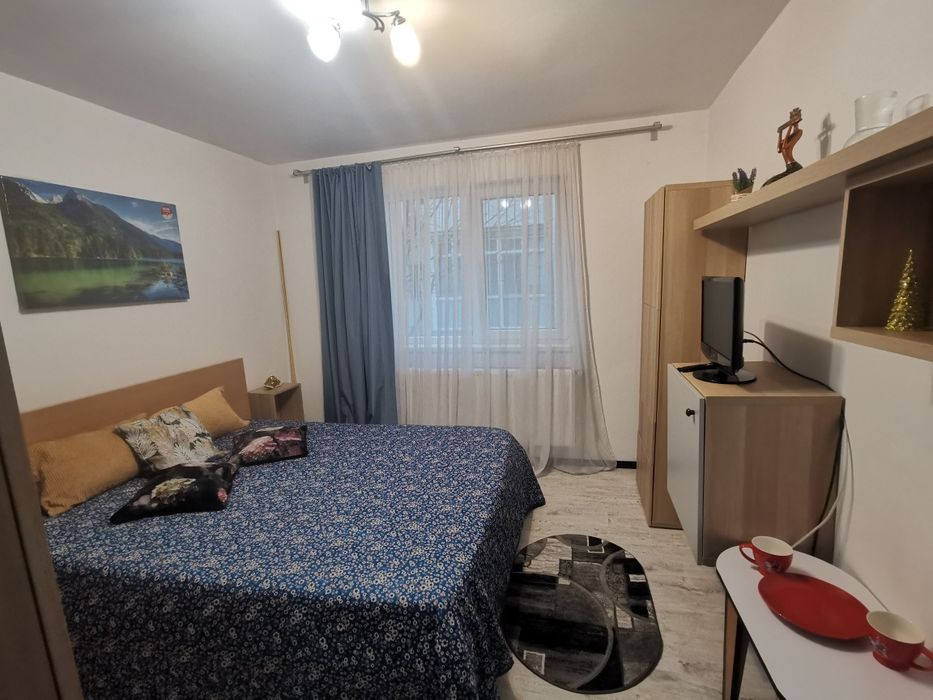 Închiriez apartament 3 camere
