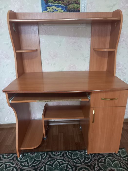 Продам компьютерный  стол в хор сост