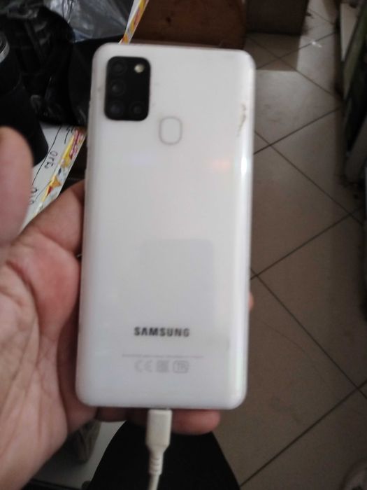 Самсунг телефон . 10 000 тенге