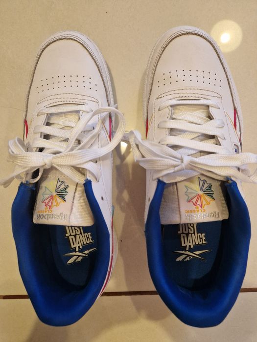 Vând adidasi  Reebok