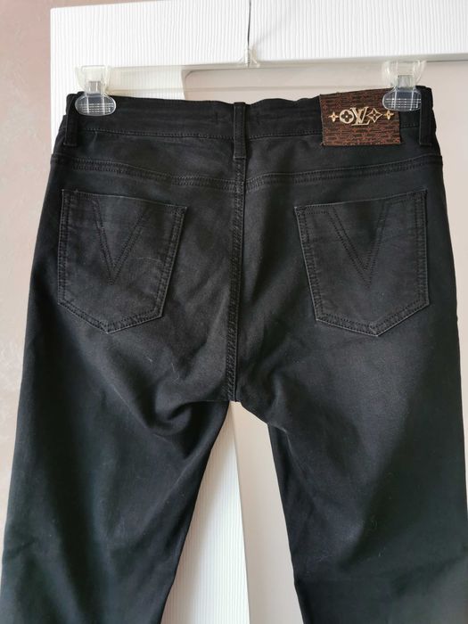 Нови дънки с бродерия