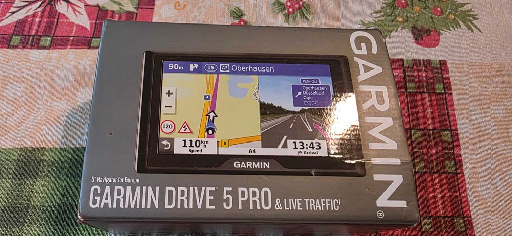 Навигация Garmin Drive 5 Pro карти за цяла Европа като нова в кутия