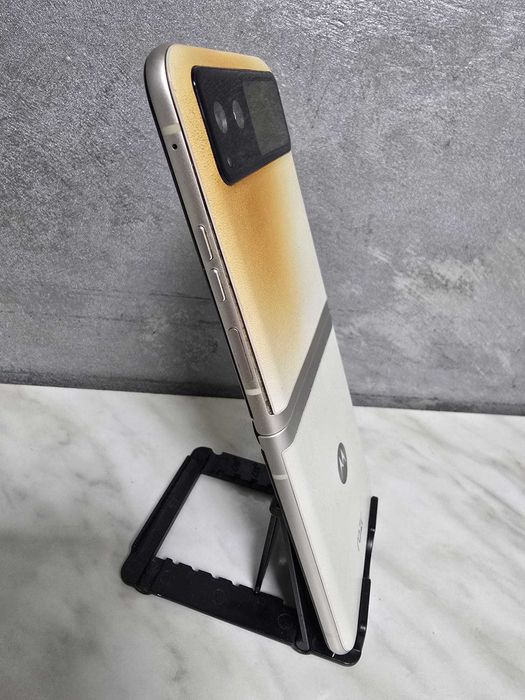 Motorola Razr 40 256Gb  Vanilla Cream Bmg Amanet 103236