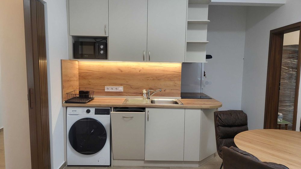 Отдавам 2стаен чисто нов в центъра- бул.Васил Левски