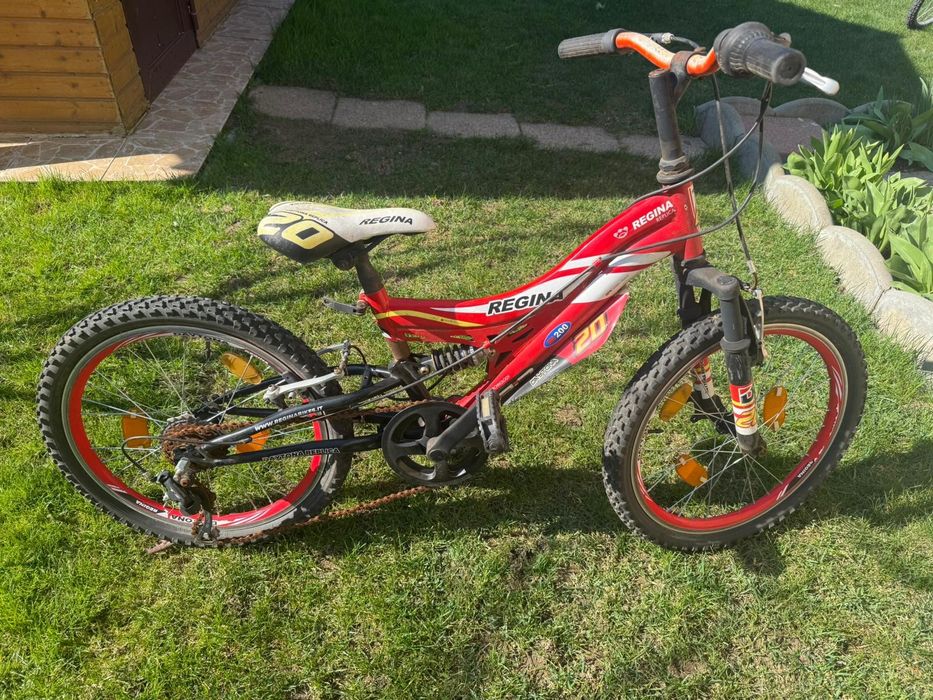 Vând bicicleta cu suspensie cu roti pe 20