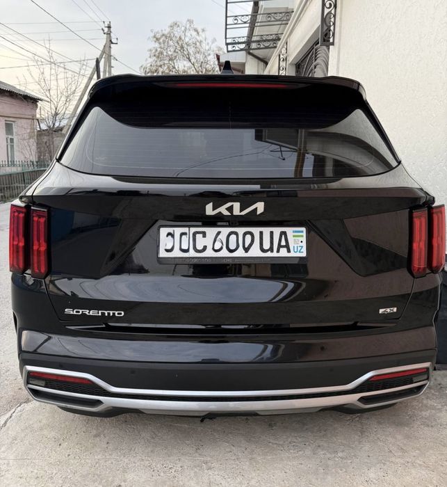 Kia Sorento Full pozitsiya 2023-yil. 3.5 motorli. Kraska toza.