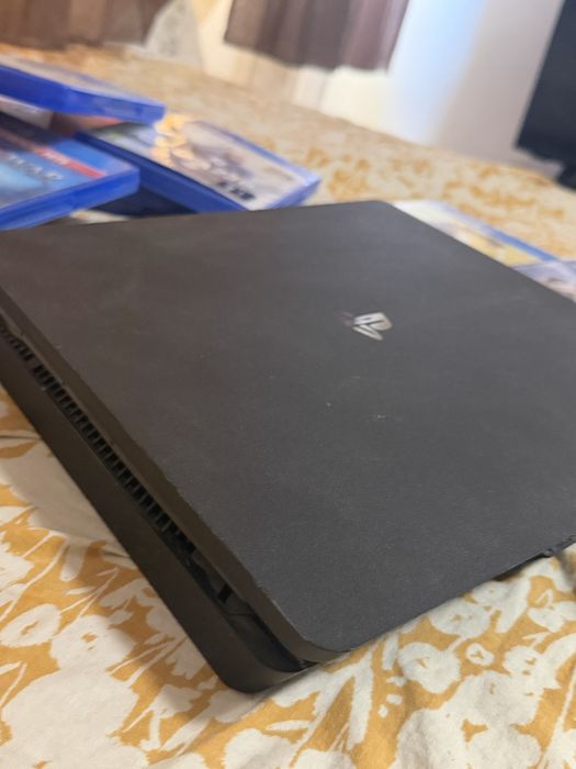 PlayStation 4 Slim 500 GB + 10 jocuri – fără manetă
