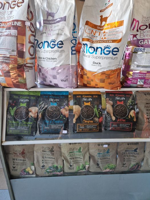 Корма для кошек и собак