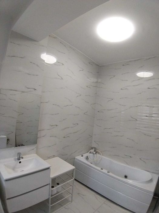 Închiriez GARSONIERĂ spațioasă în Centru Vechi, Baia Mare