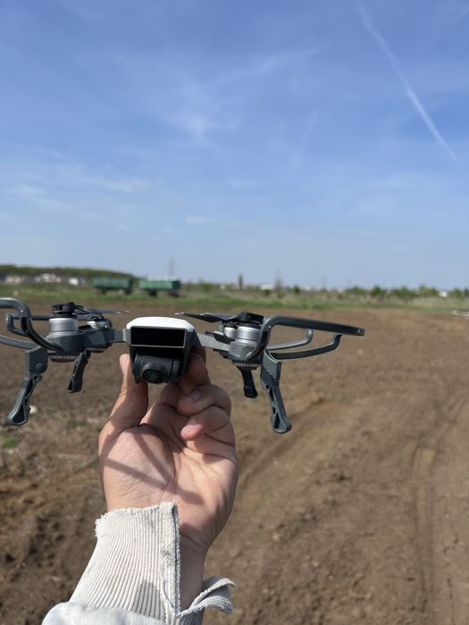 Vând drona dji spark o baterie +inălțătoare cumparate +cutie