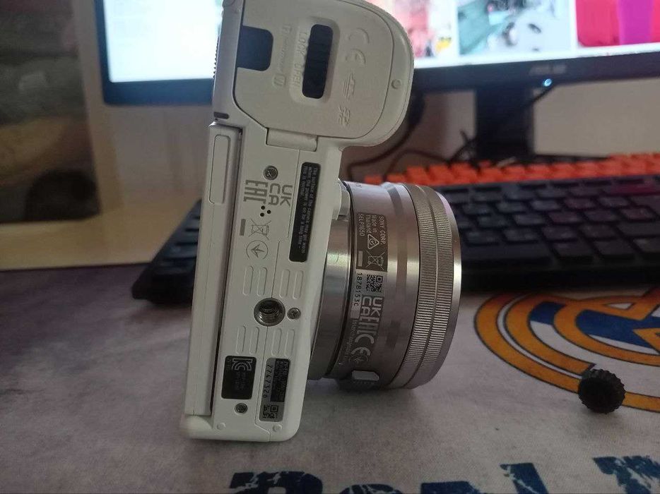 SONY ZV-E10 — профессионал контент учун топ камера