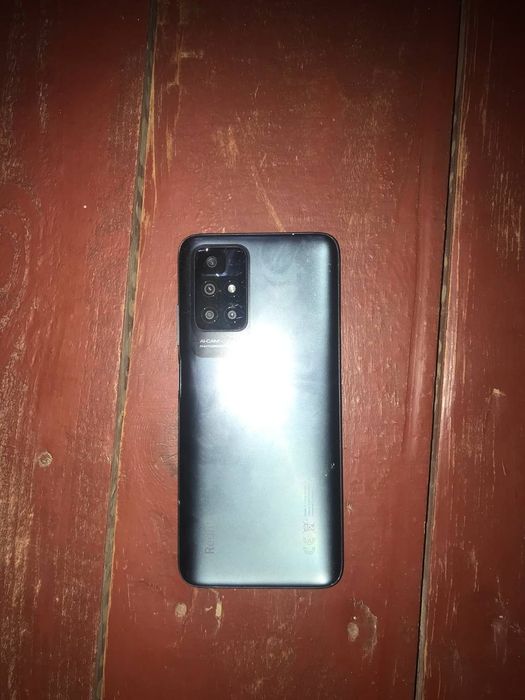 Redmi 10 2022 holati oʻrtacha naxtga