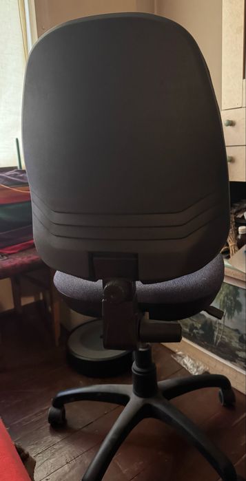 Въртящ стол за компютър