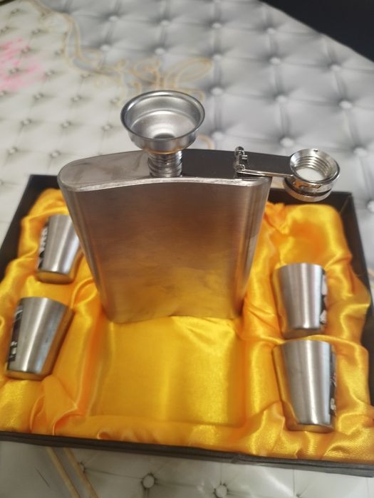 Фляжка + стопки продам