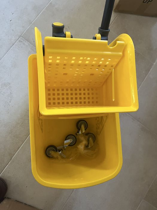 професионална кофа с колела