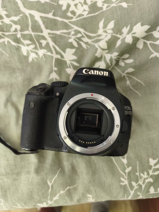 Фотоапарат Canon eos 550d