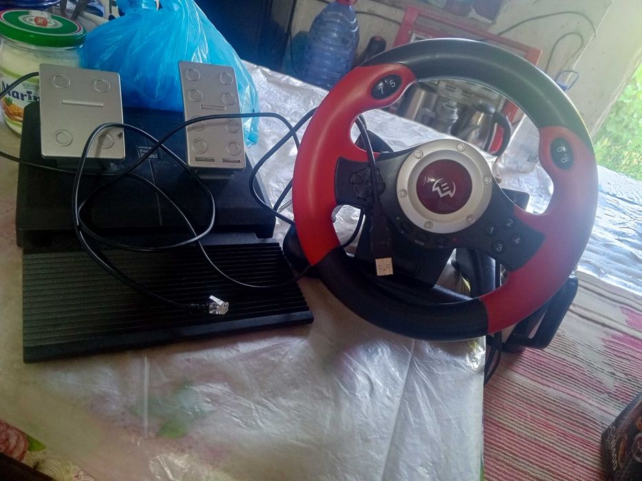 Игровой руль сотилади 550.000 келишамиз