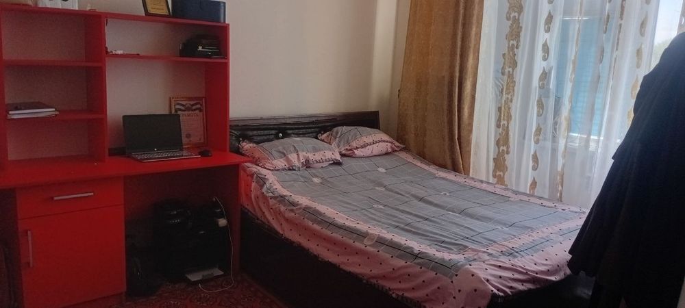 2 комнатная квартира. Чирчик Октябрь. Возле клини Дилчехра