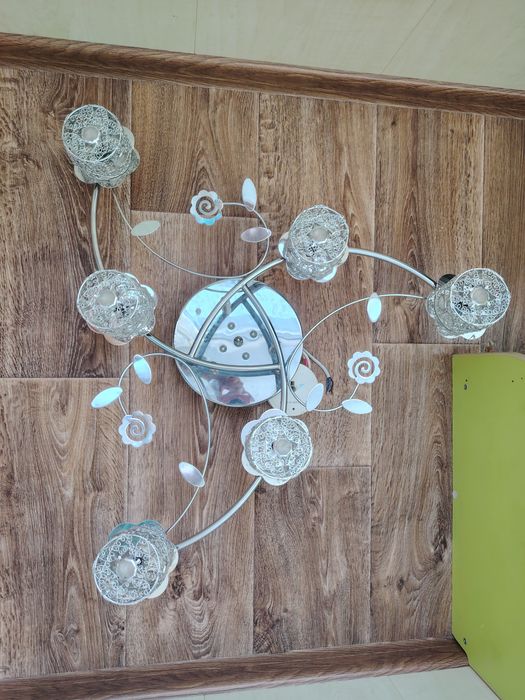 Продам люстру, 6 стаканов, галогеноваяя