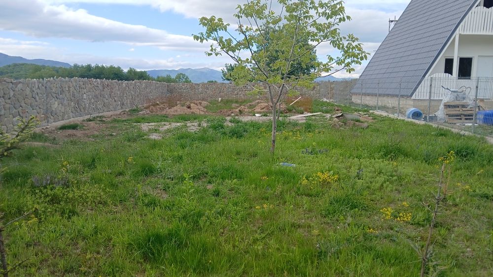 Vind casă de vacanță tip A situată într-o zonă superbă în zona vălenii