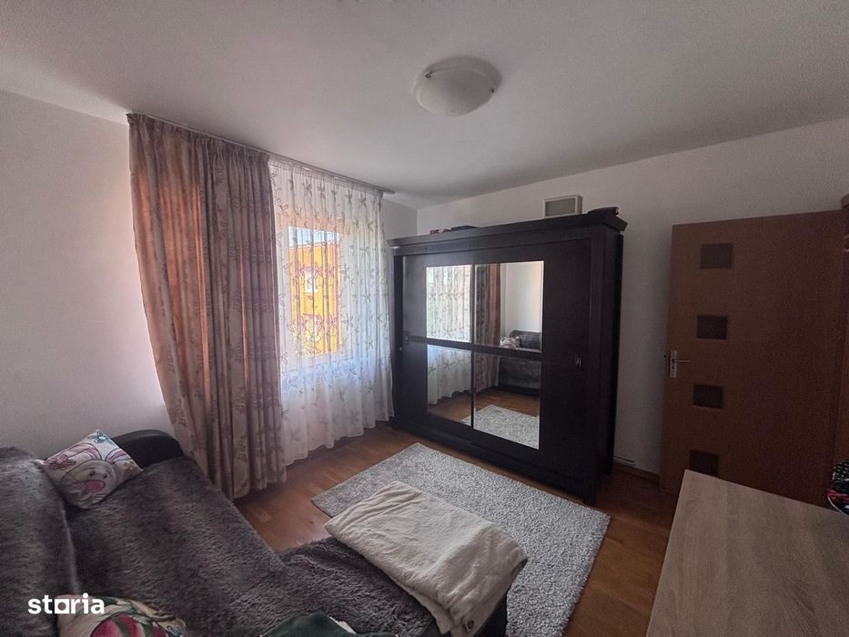 Dambu Pietros - Vanzare apartament 3 camere - Str. Magurei
