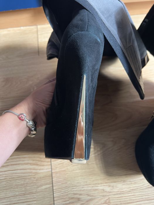 Зимни боти на платформа