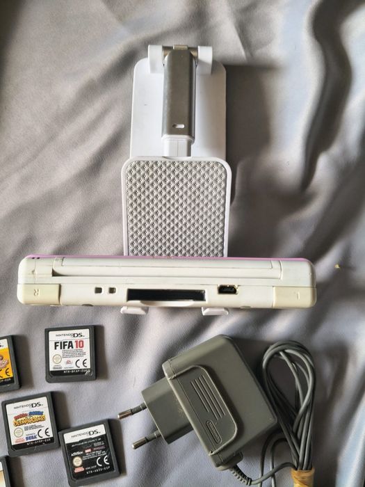 Nintendo Ds lite cu accesorii ( nu e modat)